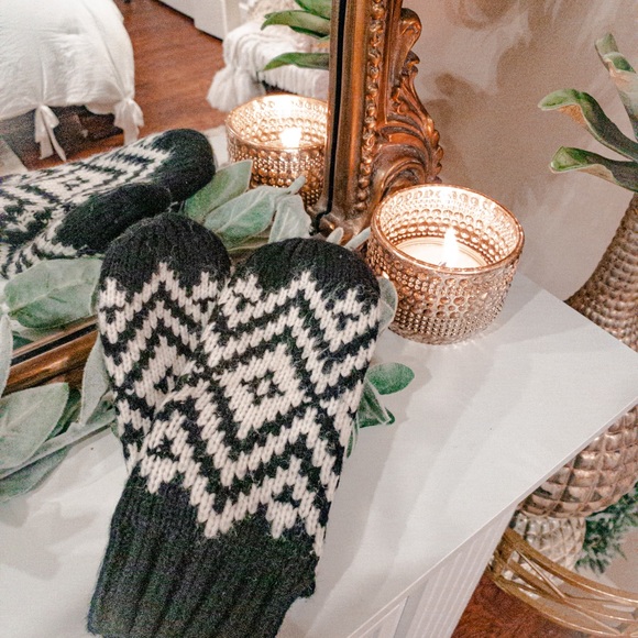 NWT Scarf & Mitten Set - Picture 2 of 4